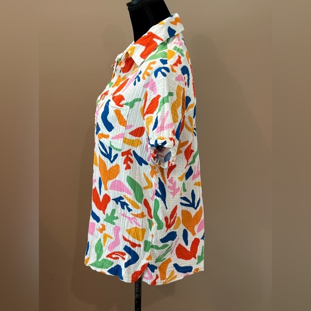 Women’s Show me your MUMU Mikey Button-Up. Primary Paradise print. size small. - Picture 3 of 5
